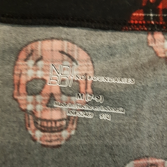 No Boundaries women's Medium or Small Skull shirt NWT super soft - Picture 3 of 3